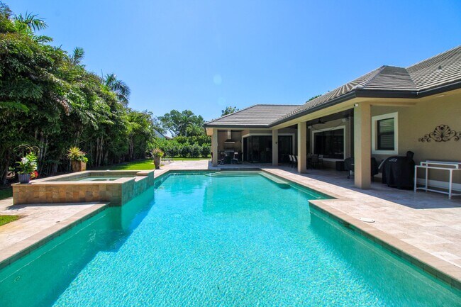 Building Photo - ** THE MOORINGS ** SINGLE FAMILY HOME 3 PL...