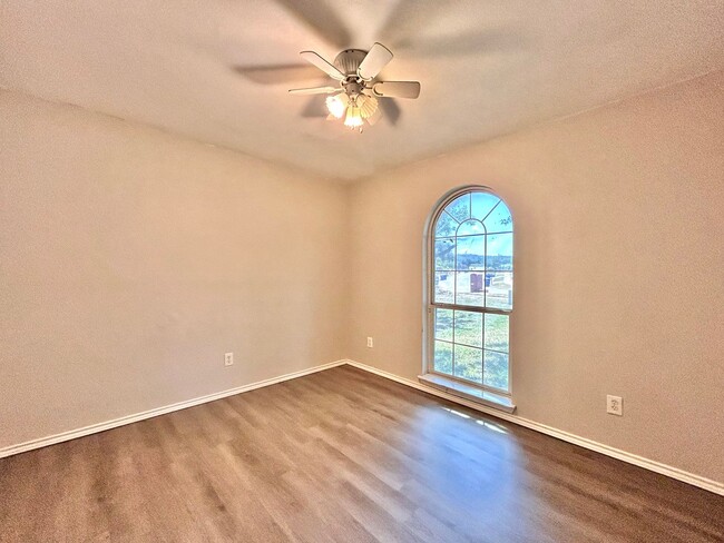 Building Photo - Beautiful 4 BR / 2 BA Home for Rent in Cop...