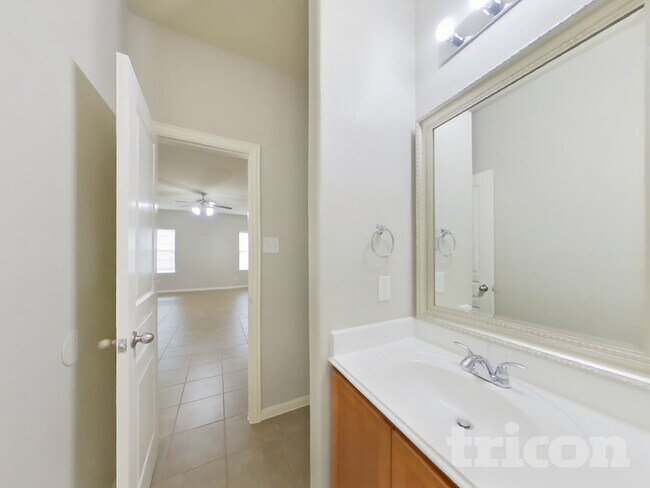 Building Photo - 2122 Hackberry Bank Ln