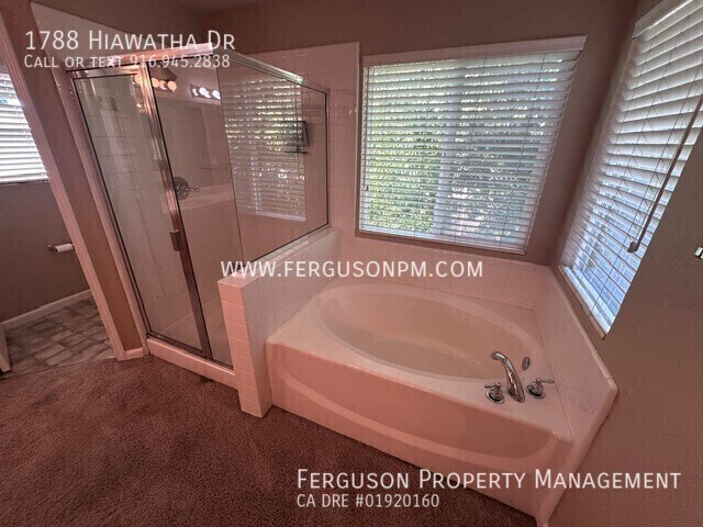 Building Photo - 1788 Hiawatha Dr