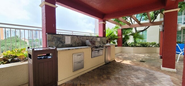 Building Photo - 410 Evernia St