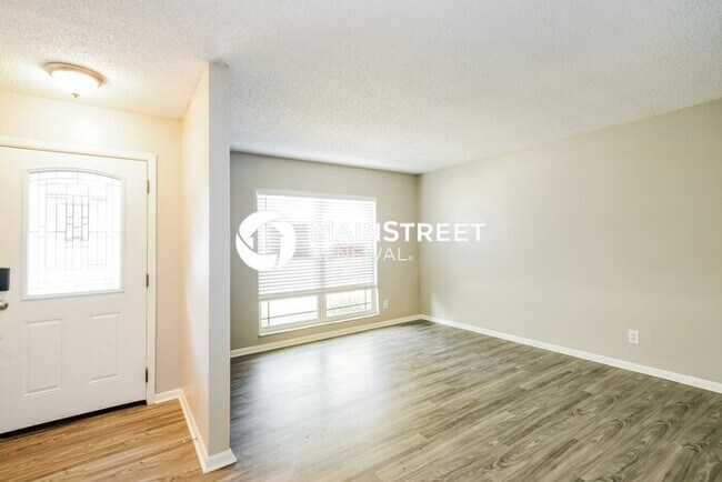 Building Photo - 4 Bedroom Pet-Friendly Home in Valrico, FL with Main Street Renewal