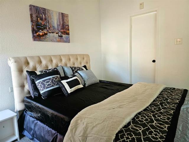 Building Photo - 7152 Fair Oaks Ave