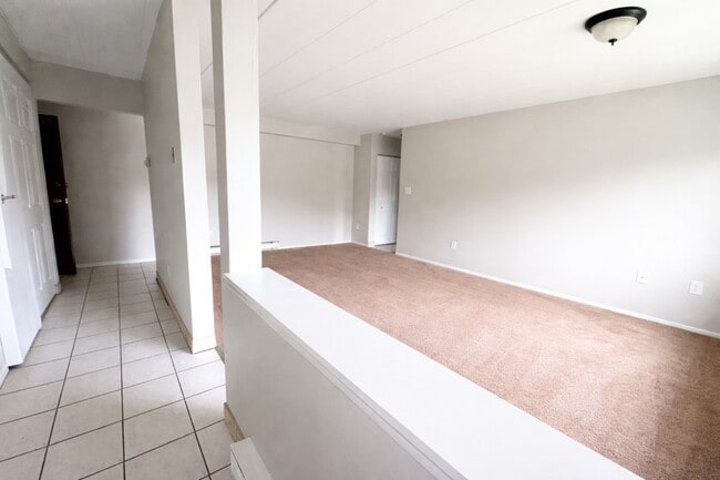 Interior Photo - LYNWOOD APARTMENTS -- 001