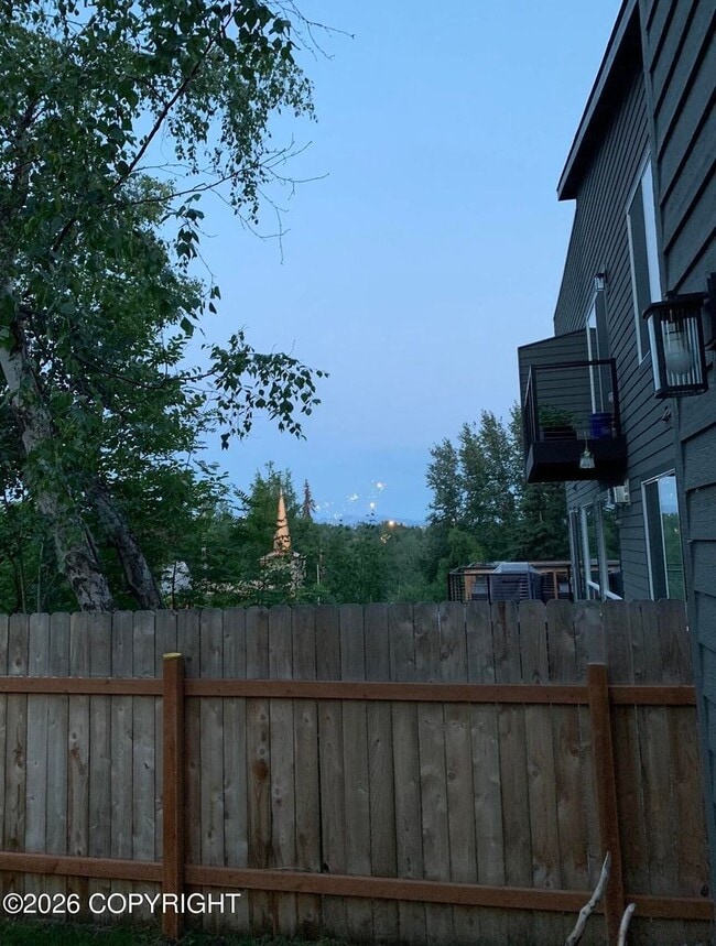 Building Photo - Fully furnished ranch style in downtown Anchorage