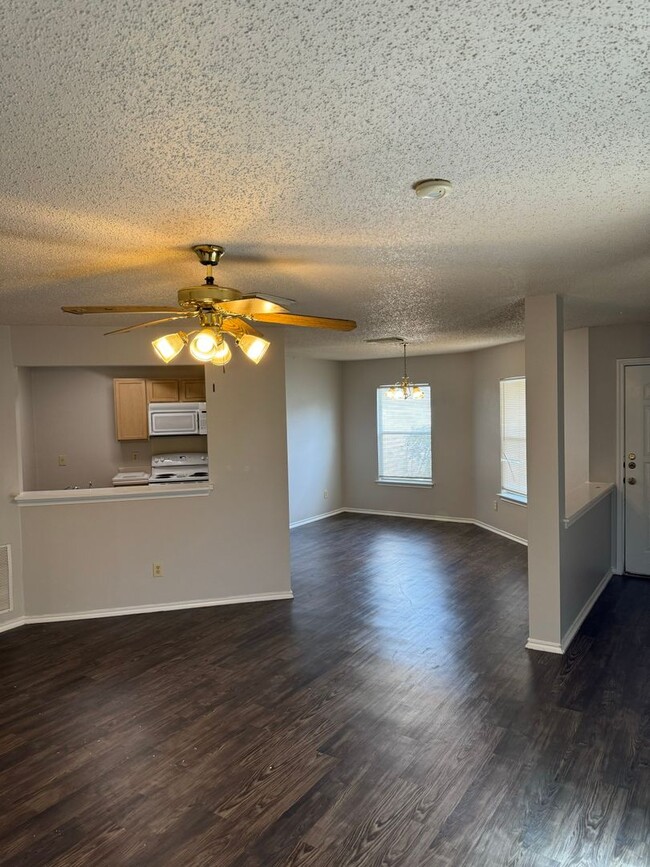 Building Photo - 9938 Lauren Mist