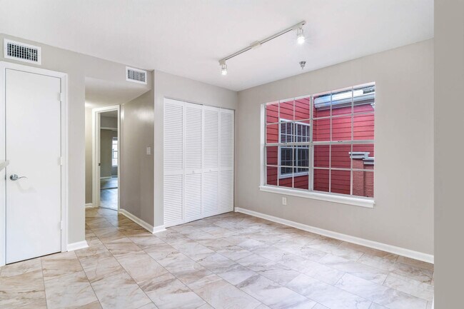 Building Photo - 1055 Crystal Way