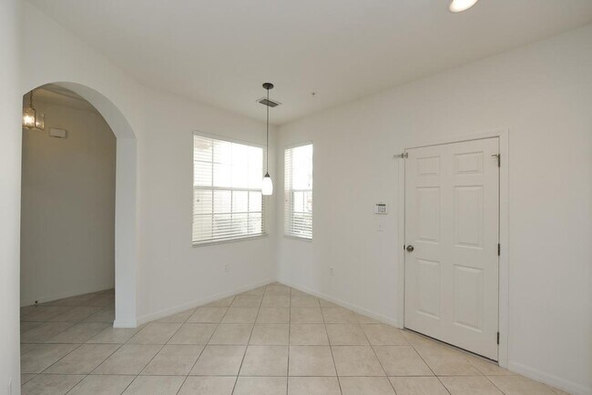Building Photo - 3658 Parkridge Cir