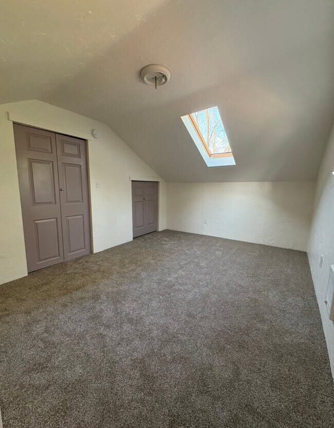 Building Photo - 550 Ray Ln