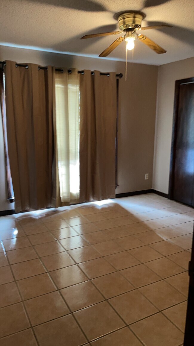 Building Photo - 6209 Summer Hills Cir