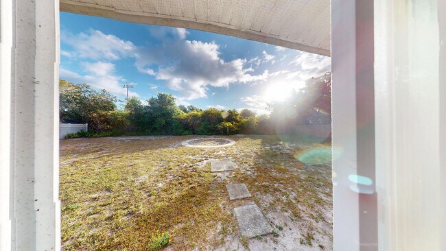 Building Photo - 3 Bed / 2 Bath Home In Deltona Available NOW!!