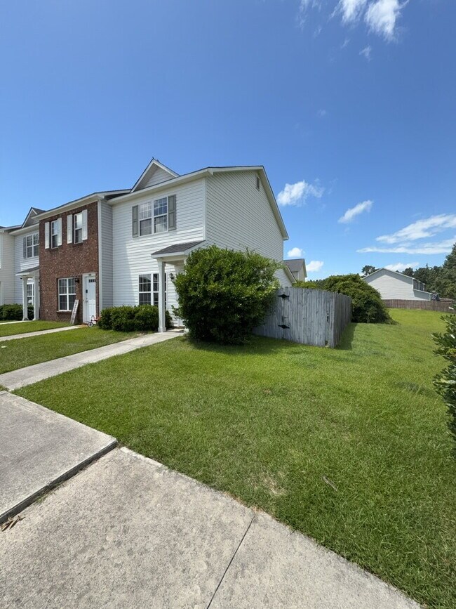 Building Photo - 111 Fairwood Ct