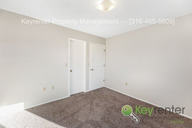 Building Photo - Beautiful 3 Bed 2.5 Bath townhome with easy commute anywhere in town!