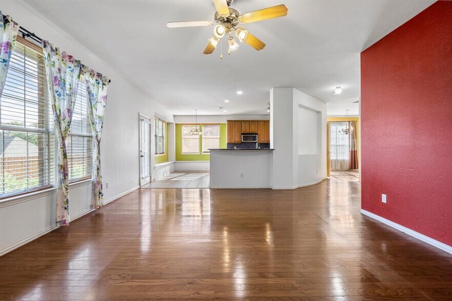 Building Photo - 910 Waterside Dr