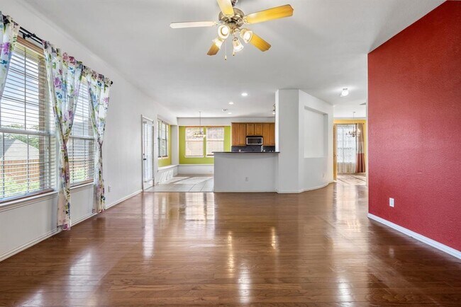 Building Photo - 910 Waterside Dr