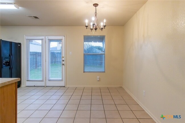 Building Photo - 2203 Maedell Dr