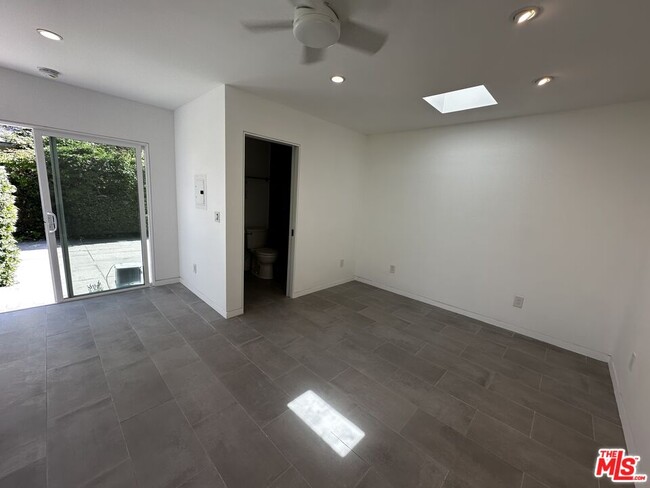 Building Photo - 1101 Palms Blvd
