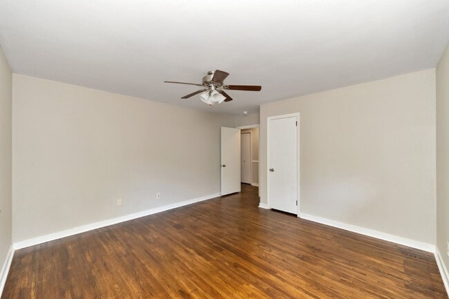 Building Photo - 1900+ Sq Ft of Comfort: Updated 3BR/2BA wi...