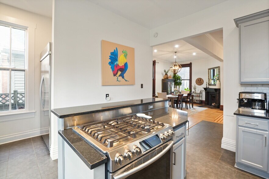 Building Photo - 77 W 2nd Ave