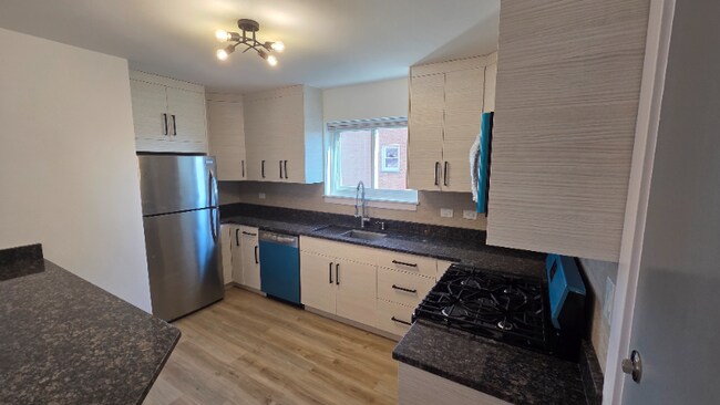 Building Photo - 8023 W Churchill Ave