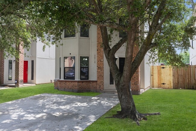 Primary Photo - 3016 La Estancia Ln