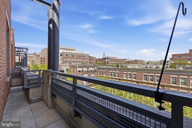 Building Photo - 520 John Carlyle St