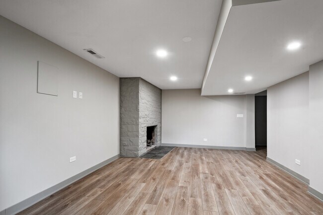 Building Photo - 3001 W Chase Ave