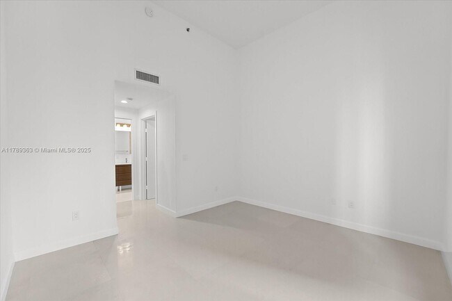 Building Photo - 1050 Brickell Ave