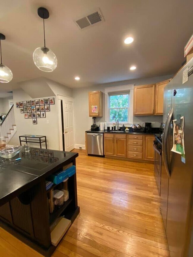 Building Photo - Beautiful 5 Bedroom Single Family Home in Silver Spring!