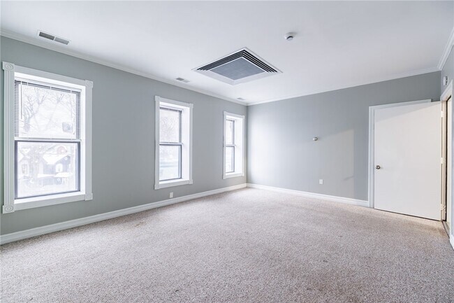 Building Photo - 186 Monroe Ave