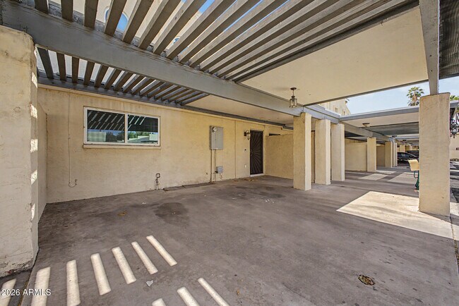 Building Photo - 2225 E Catalina Dr