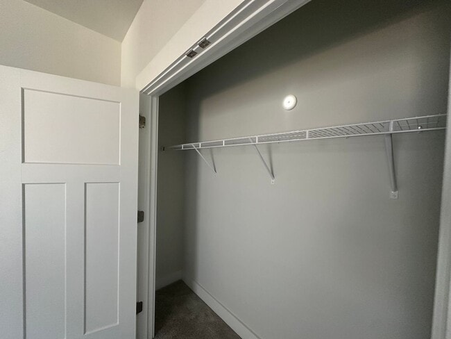 Building Photo - 521 Robinwood Pl