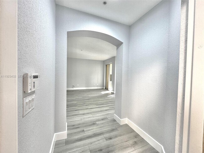 Building Photo - 120 Jacaranda Country Club Dr