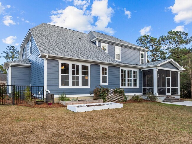 Building Photo - Luxury Home in gated Hampstead Community