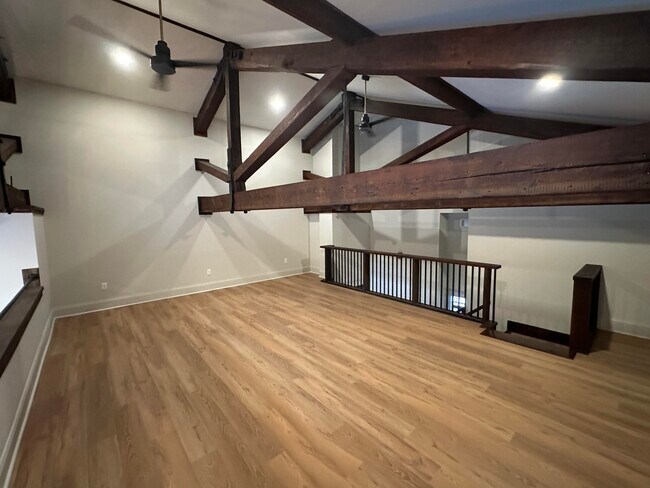 Building Photo - 307 W Main St