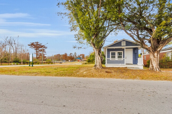 Building Photo - 1226 Cedar St