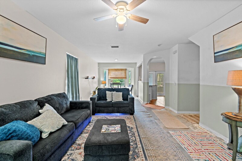 Building Photo - 1112 Lake Shore Ranch Dr