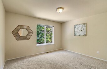 Building Photo - Craftsman Single-family House Redmond Avai...