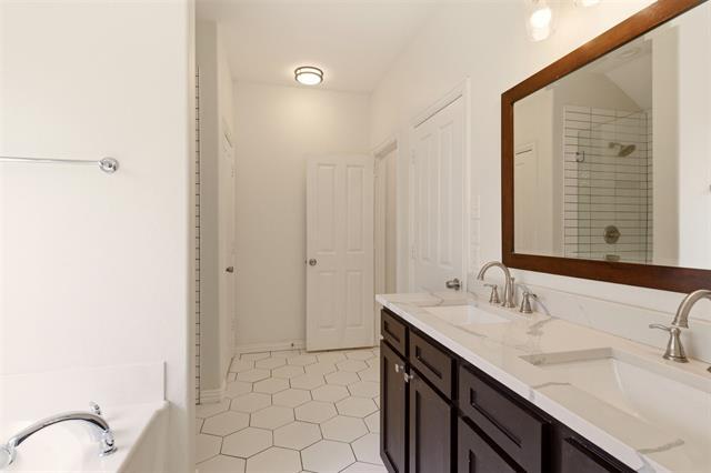 Building Photo - 2201 Willow Creek Dr