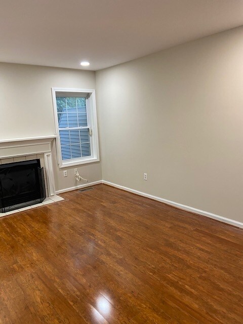 Building Photo - 2002 Larson Dr