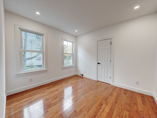 Building Photo - 44 Wallace Row