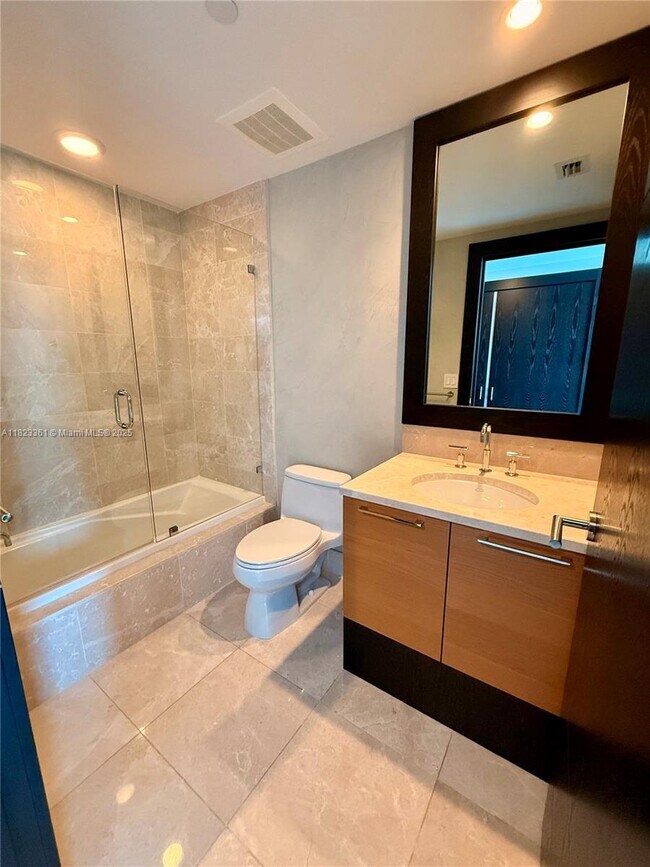 Building Photo - 17001 Collins Ave