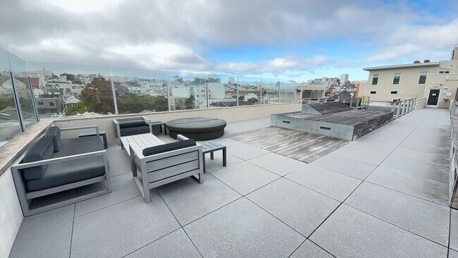 Building Photo - EPIC REA- Lower Pac Heights - Condo w/Parking