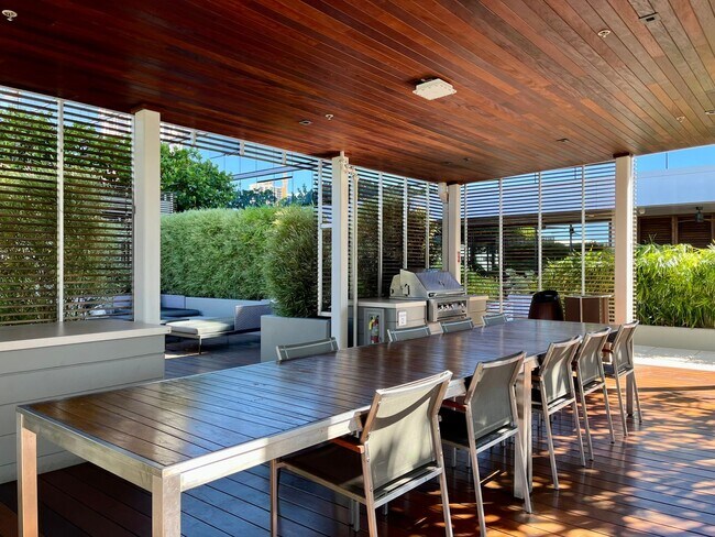 Building Photo - Symphony Honolulu: 2 Bed, 2 Bath w/ 2 Park...