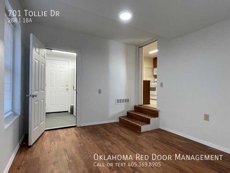 Building Photo - 701 Tollie Dr