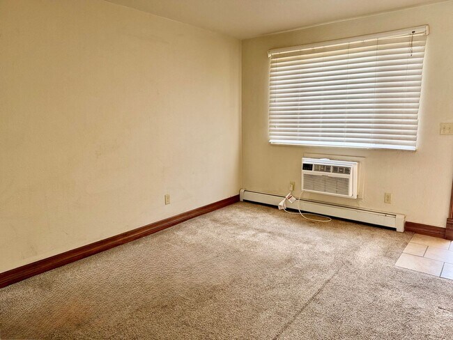 Building Photo - 1628 Azalea Dr