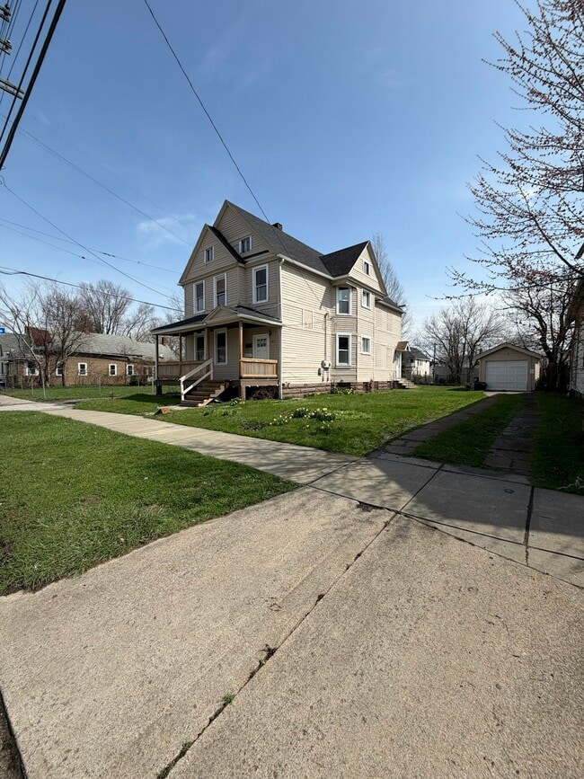 Building Photo - 3295 W 44th St