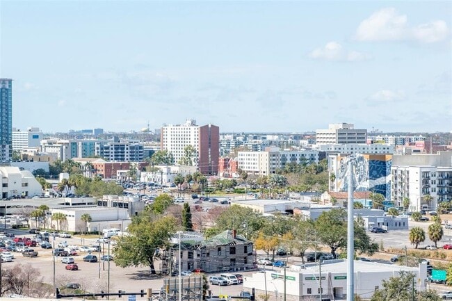 Building Photo - 1120 E Kennedy Blvd