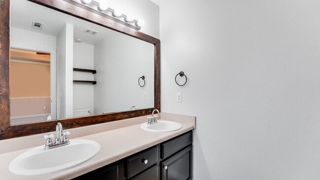 Building Photo - Charming 3BR Home in Har-Ber Meadows Cul-de-Sac