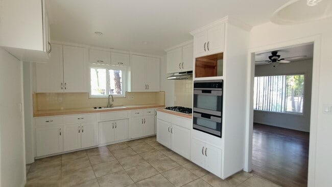 Building Photo - 5130 Savannah St